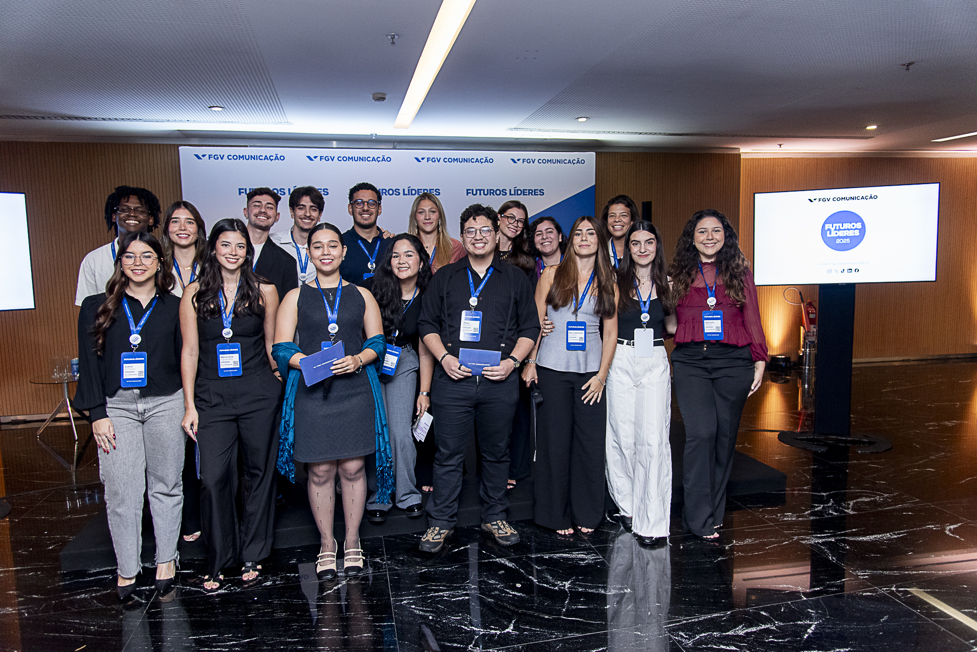 Foto oficial do grupo de estudantes Futuros Líderes 2025