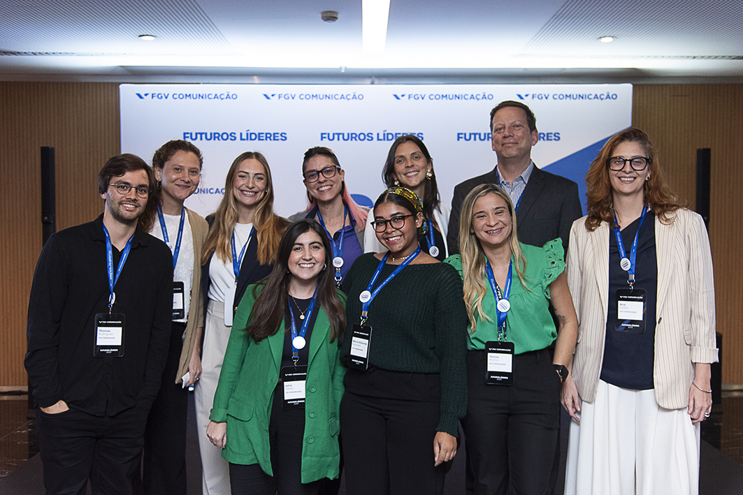 Grupo de organizadores e participantes do Futuros Líderes 2025