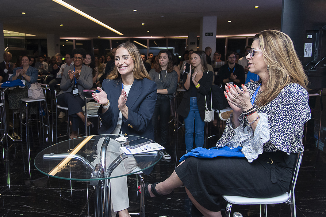 Plateia aplaudindo no evento Futuros Líderes 2025